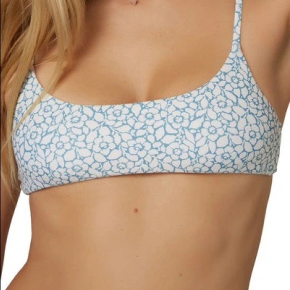 NWT O'Neill bikini top!